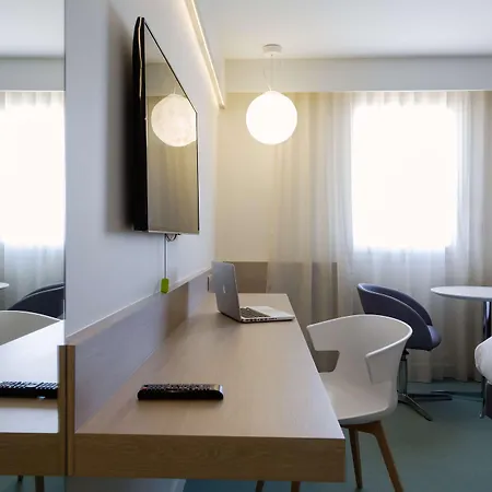 Kyriad Montpellier Est - Hotel Lunel (Herault)